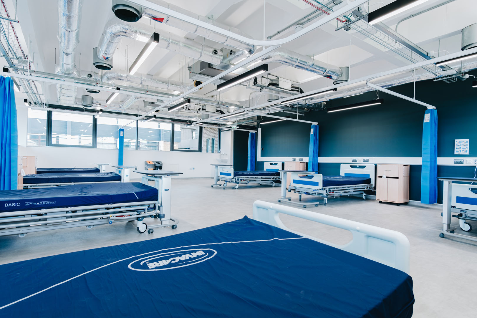 Empty hospital beds in healthcare study facilities